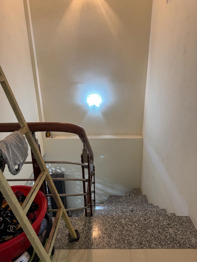 Bán nhà Đông Thiên - diện tích 43m2 2 tầng - ô tô đỗ cửa - giá 3,3 tỷ