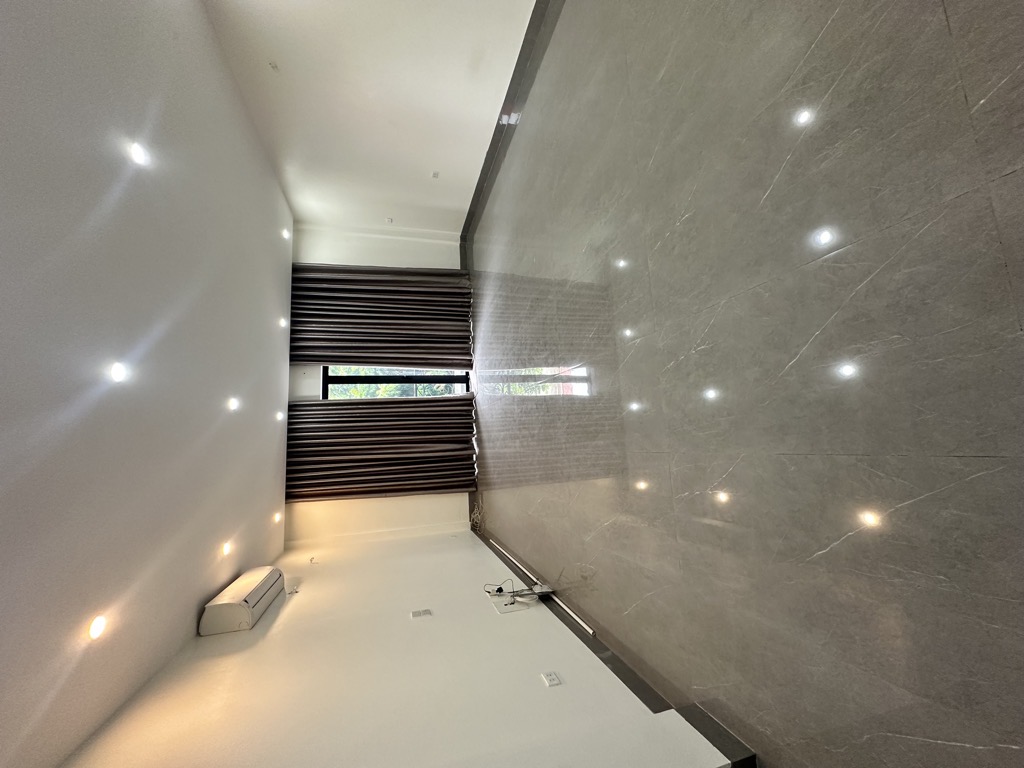 Bán nhà Tân Mai - diện tích 51m2 8 tầng - Ô TÔ CẤT TRONG NHÀ - giá 24,8 tỷ