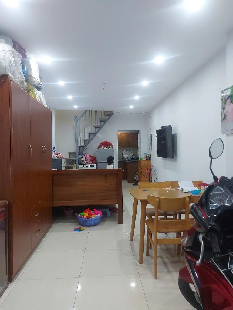 Bán nhà Định Công Thượng - diện tích 35.9m2 3 tầng - Nhà đẹp hiếm có - giá 4,25 tỷ