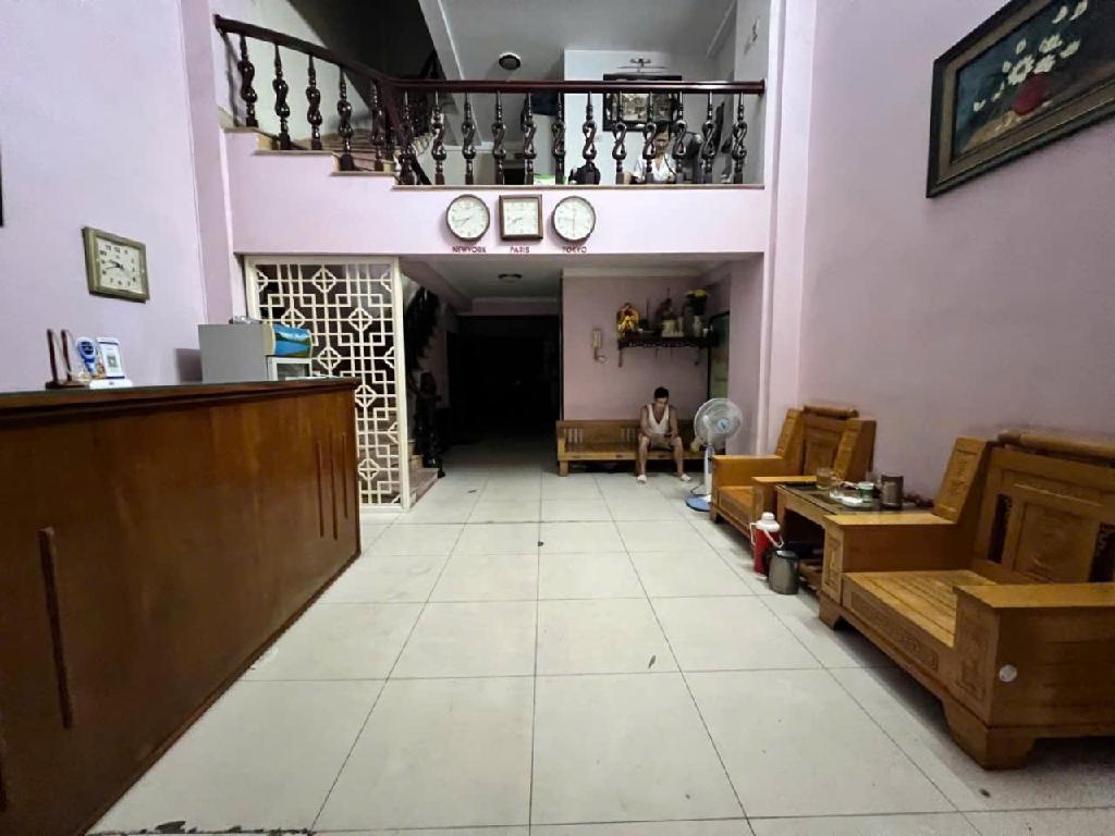 Bán nhà Đường Láng - diện tích 76m2 3 tầng - Mặt phố đắc địa - giá 15,5 tỷ