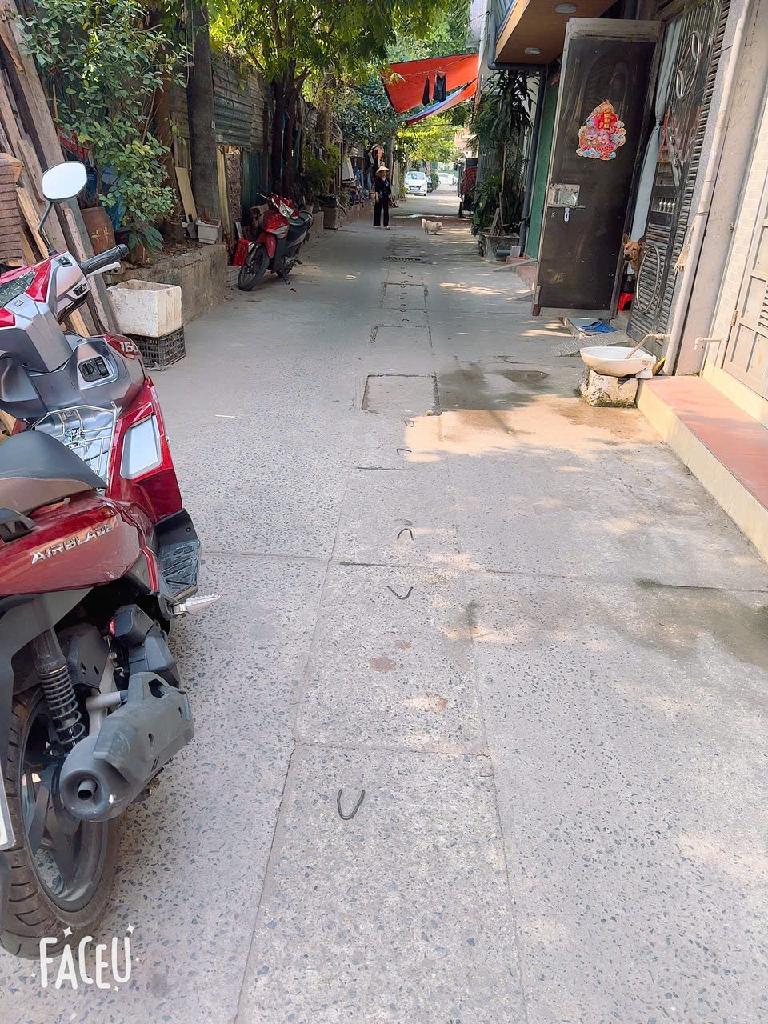 Bán nhà Hoàng Đạo Thành - diện tích 33,1m2 2 tầng - Ô tô chạy vòng quanh - giá 9,5 tỷ