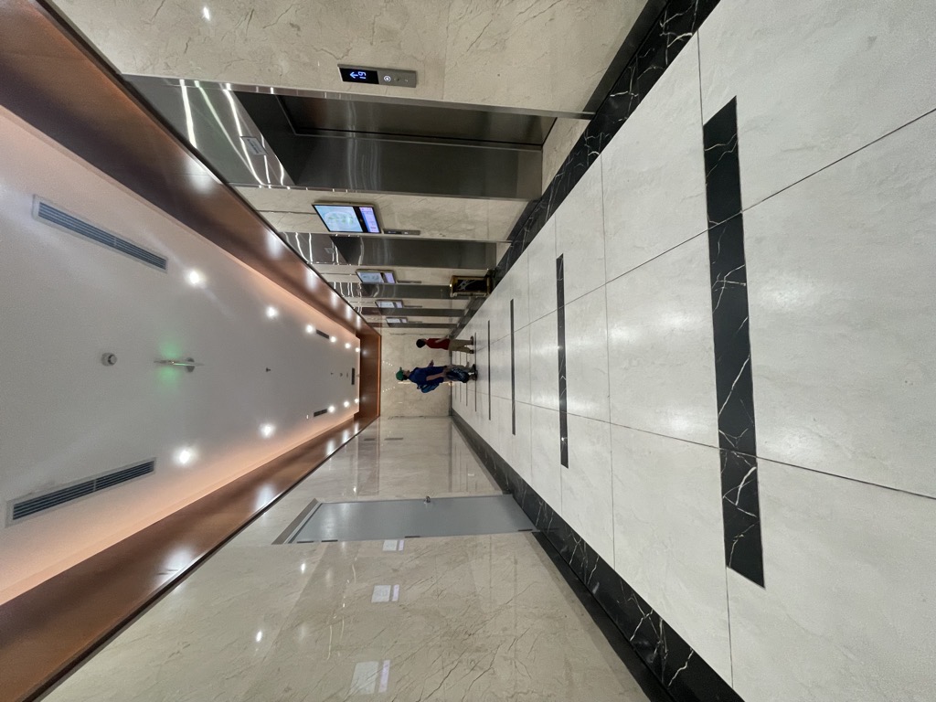 Bán nhà Hoàng Mai - diện tích 114m2 11 tầng - Căn hộ đẹp, giá 10,6 tỷ