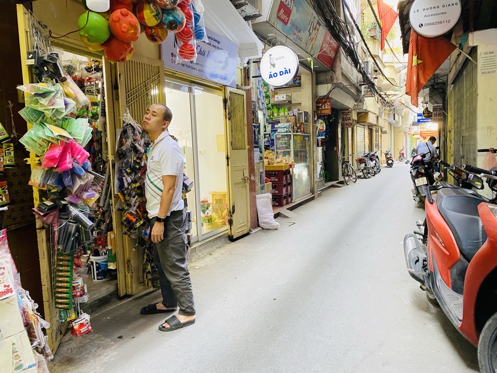 Bán nhà Ngõ Thịnh Quang - diện tích 99,9m2 4 tầng - Ô tô qua nhà - giá 24,5 tỷ