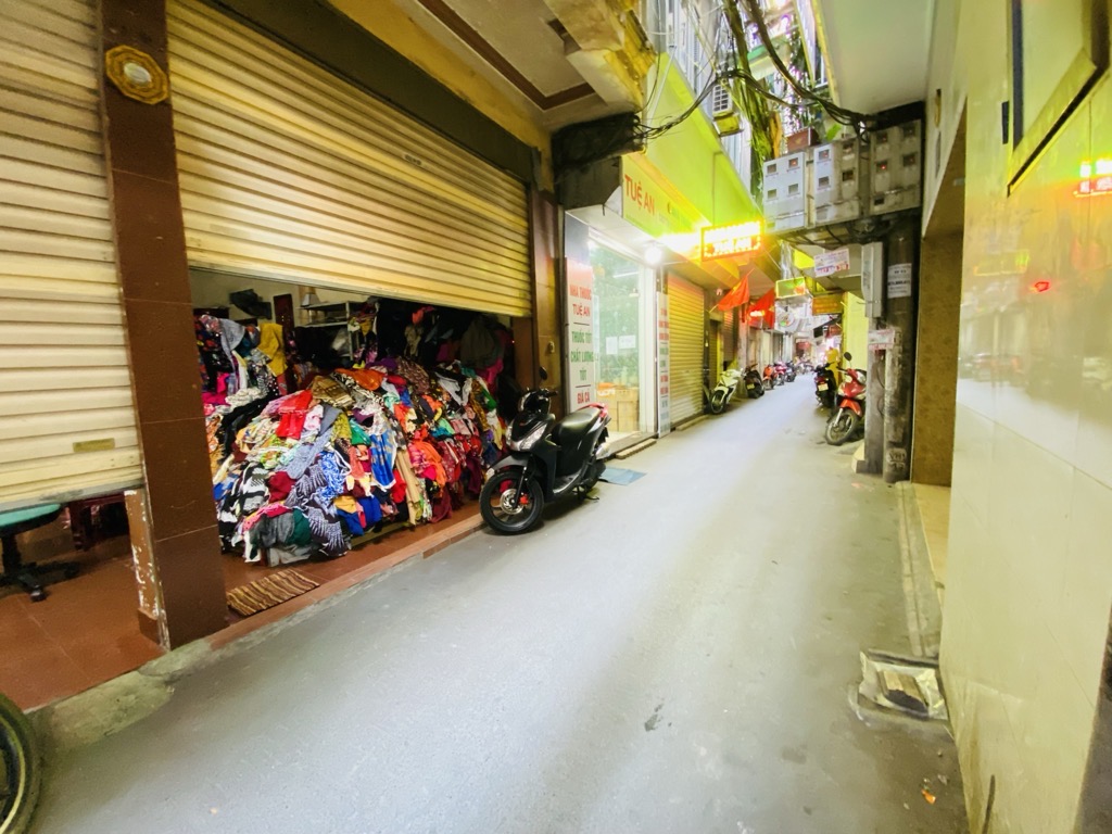 Bán nhà Ngõ Thịnh Quang - diện tích 99,9m2 4 tầng - Ô tô qua nhà - giá 24,5 tỷ