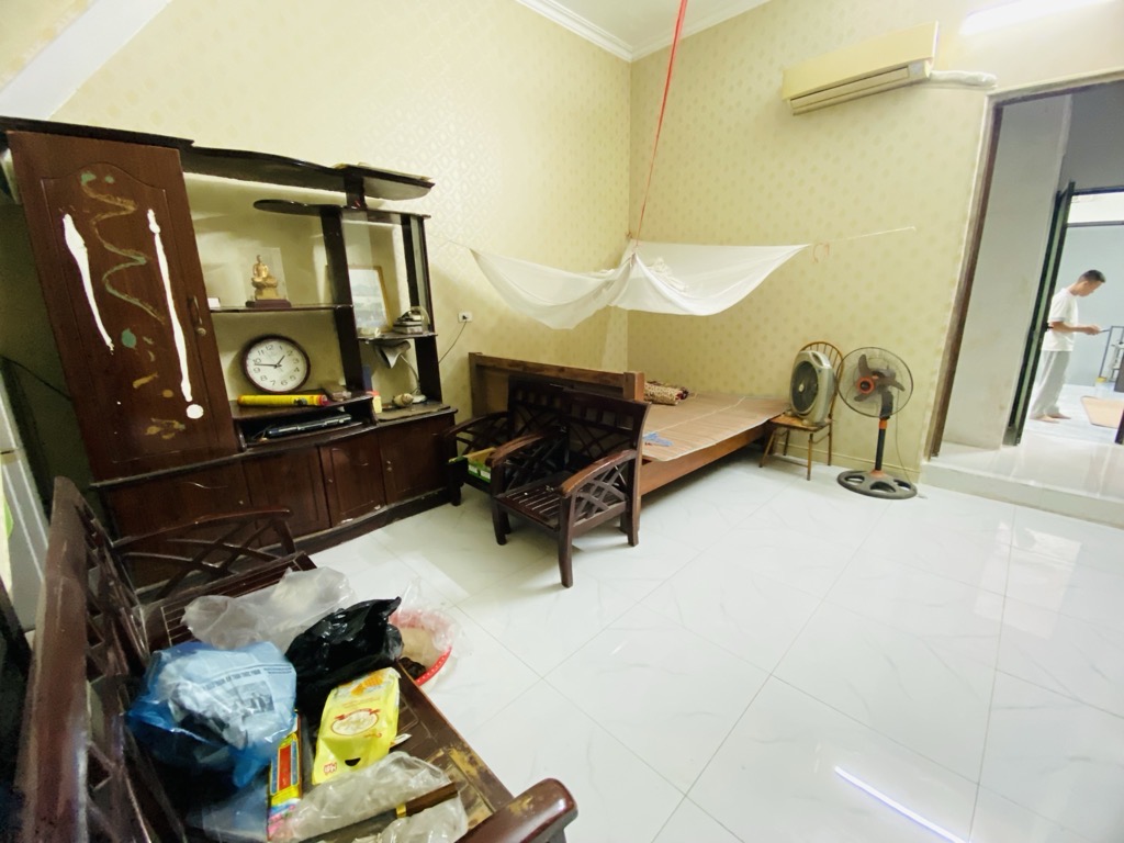 Bán nhà Ngõ Thịnh Quang - diện tích 99,9m2 4 tầng - Ô tô qua nhà - giá 24,5 tỷ