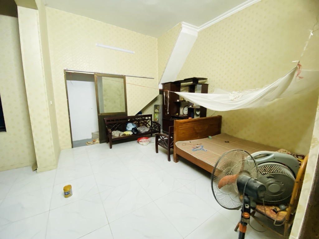 Bán nhà Ngõ Thịnh Quang - diện tích 99,9m2 4 tầng - Ô tô qua nhà - giá 24,5 tỷ