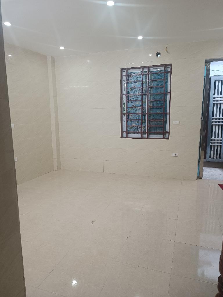 Bán nhà Đông Thiên - diện tích 30m2 2 tầng - nhà chưa sổ - giá 2,4 tỷ