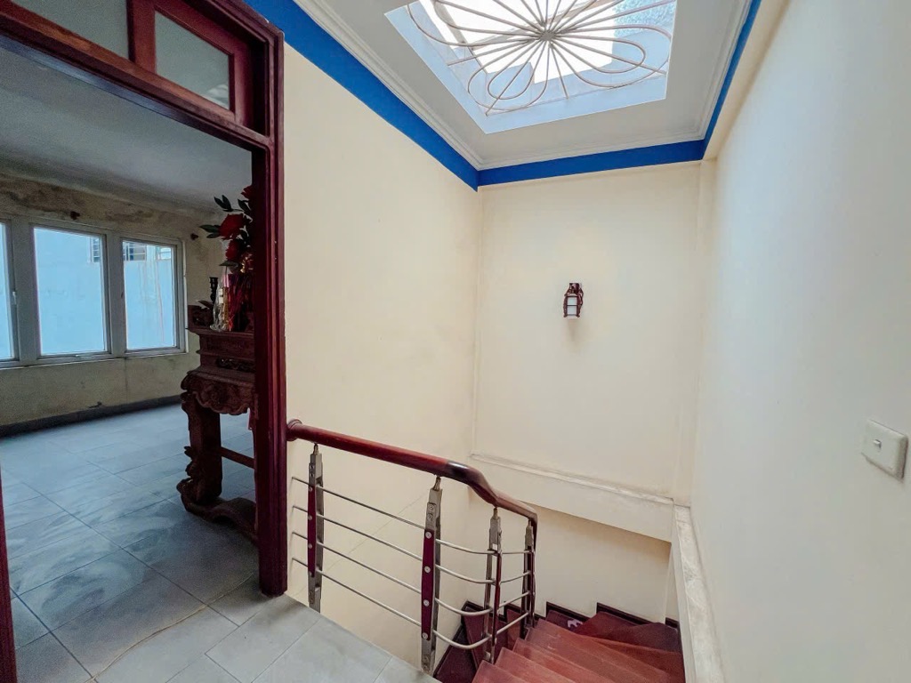 Bán nhà Chùa Láng - diện tích 44.3m2 4 tầng - Mặt ngõ kinh doanh - giá 13 tỷ