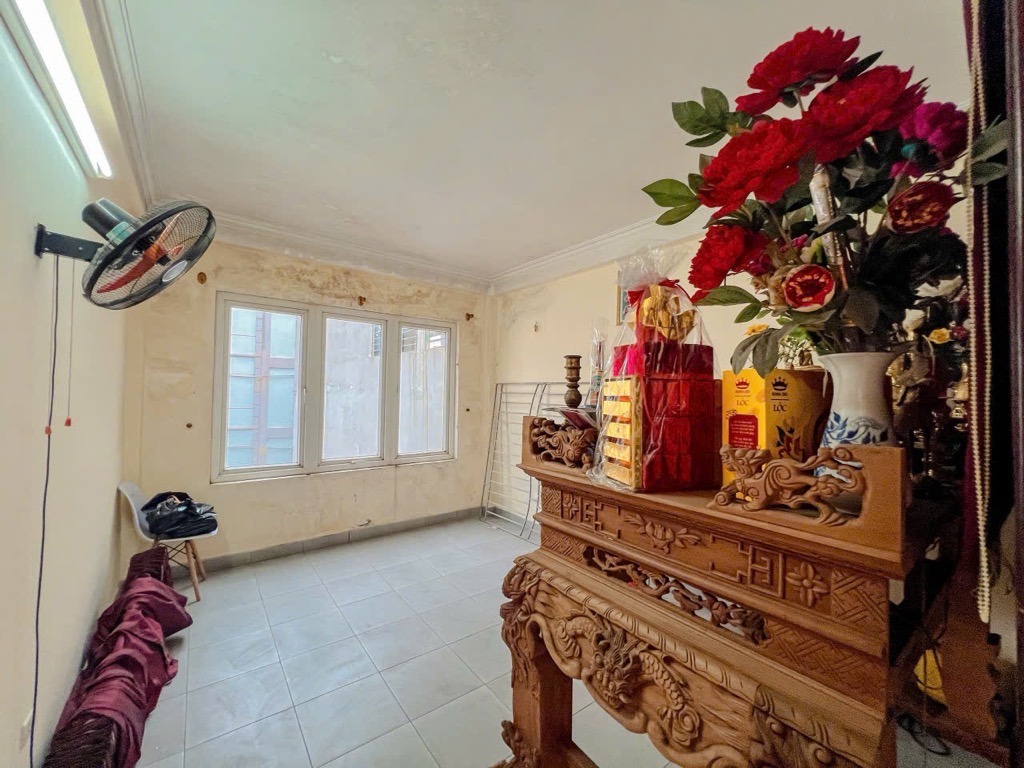 Bán nhà Chùa Láng - diện tích 44.3m2 4 tầng - Mặt ngõ kinh doanh - giá 13 tỷ