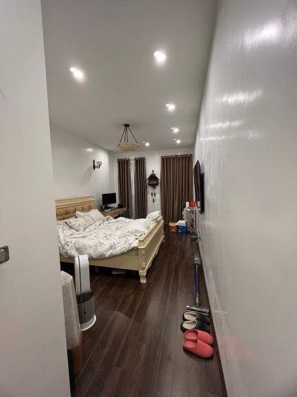 Bán nhà Hào Nam - diện tích 72,0m2 4 tầng - Ô TÔ TRÁNH - giá 21 tỷ