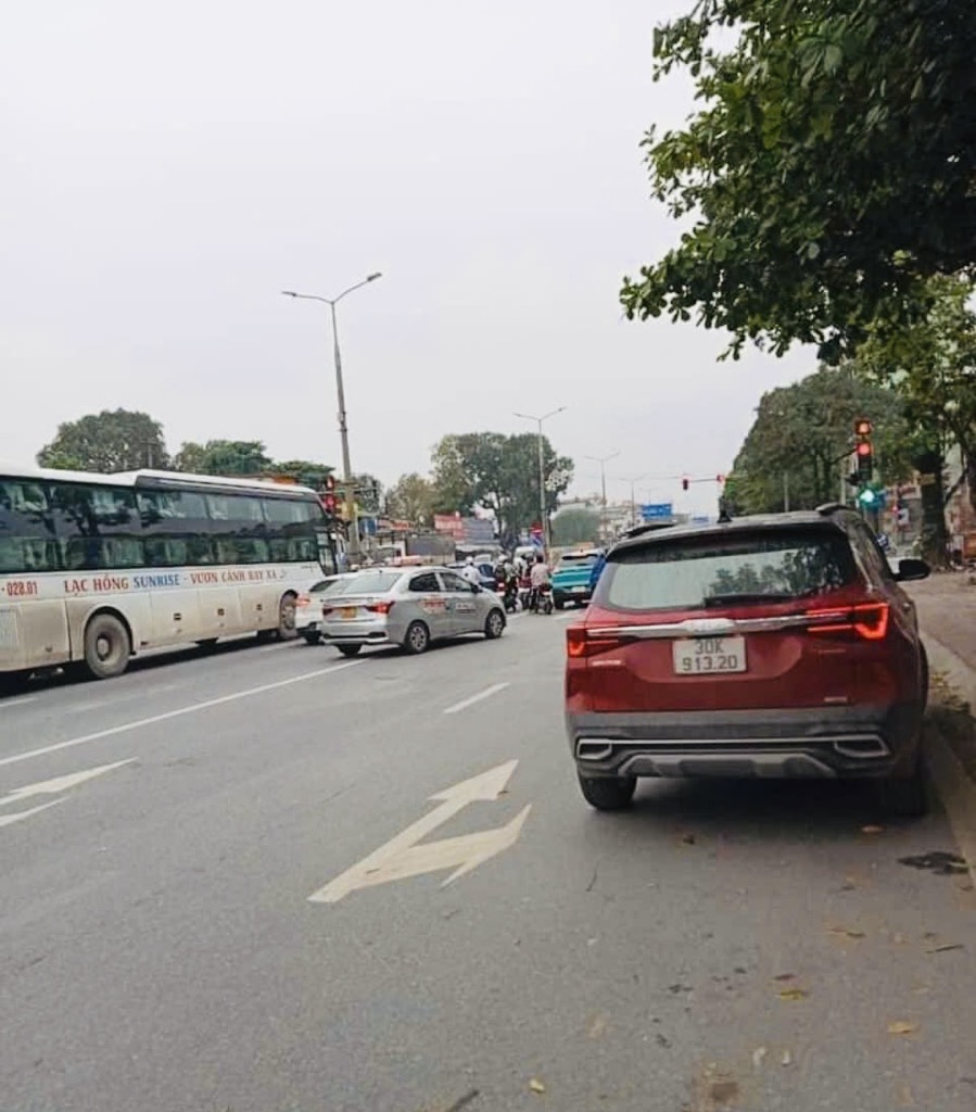 Bán nhà Ngọc Hồi - diện tích 28m2 3 tầng - Mặt phố lớn, kinh doanh đỉnh - giá 9 tỷ