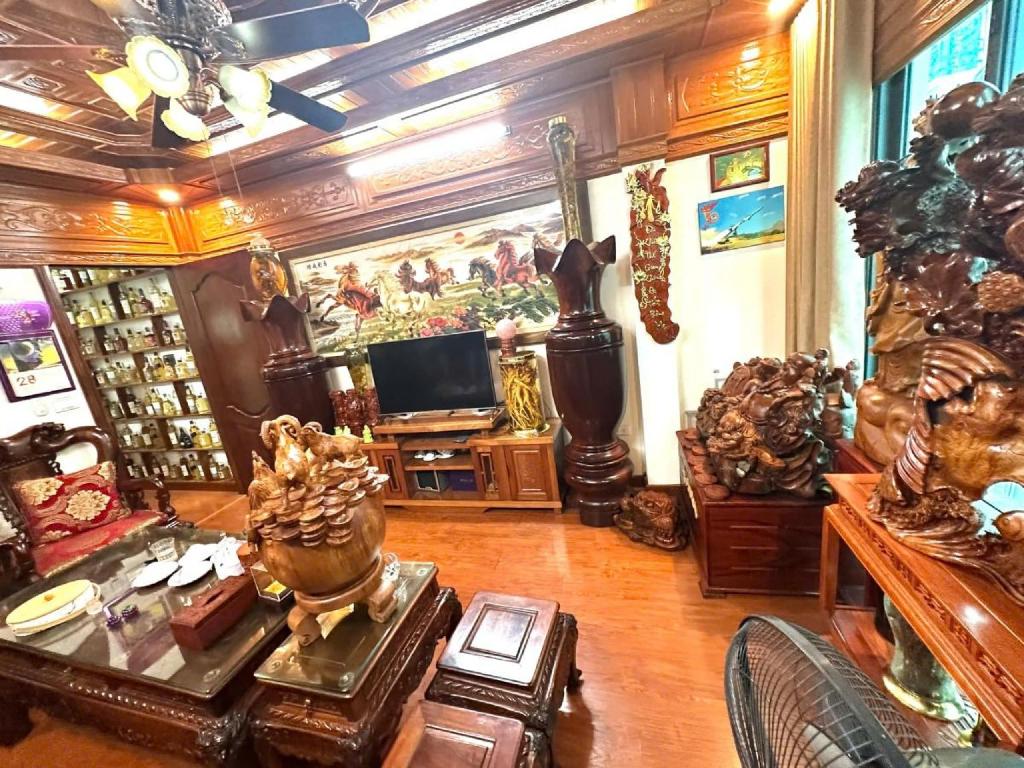 Bán nhà Hoàng Văn Thái - diện tích 42,3m2 5 tầng - Ô tô tránh - giá 19,5 tỷ