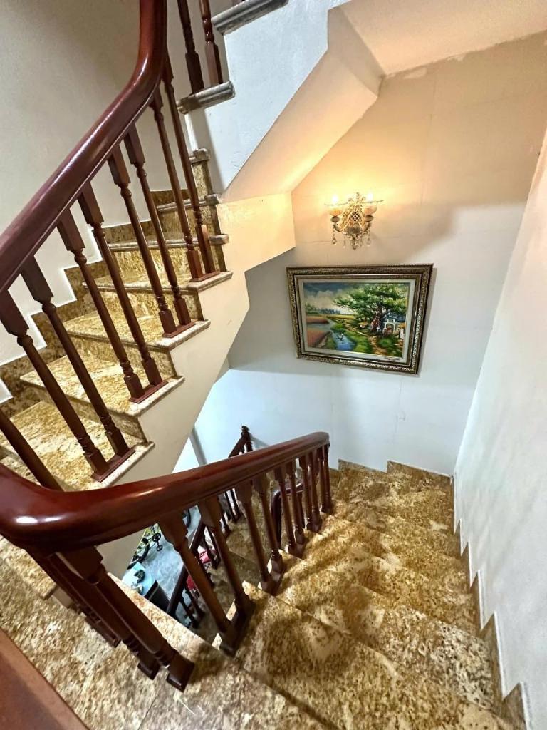 Bán nhà Hoàng Văn Thái - diện tích 42,3m2 5 tầng - Ô tô tránh - giá 19,5 tỷ