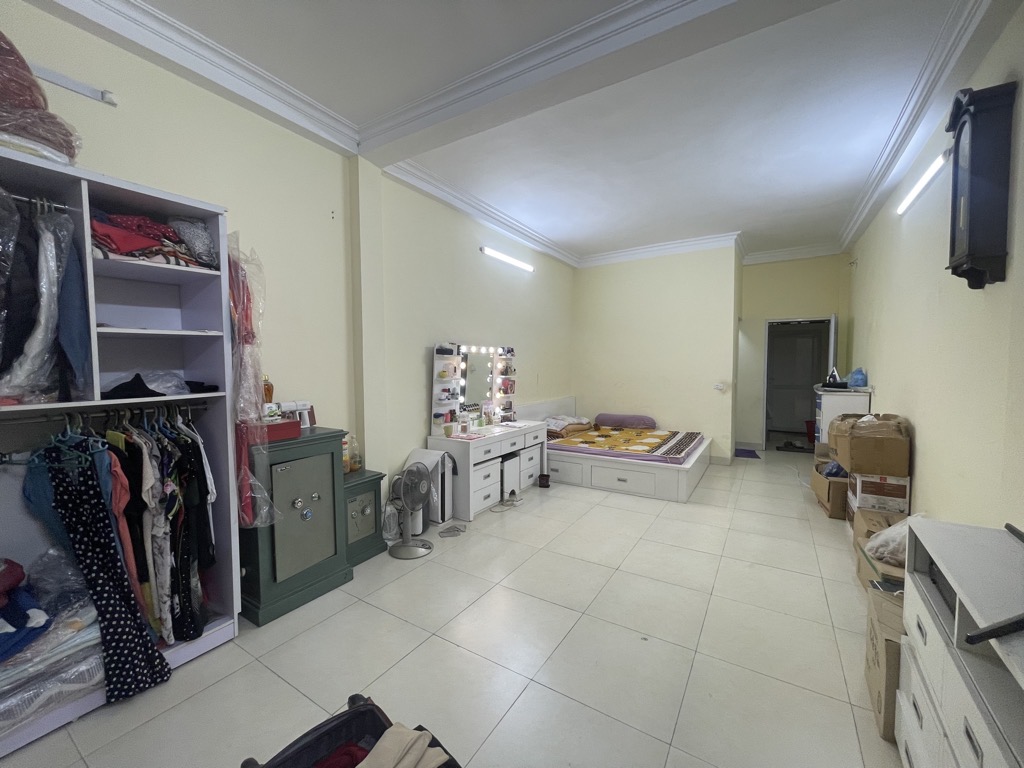 Bán nhà Nguyễn Xiển - diện tích 72m2 3 tầng - Ô tô tránh - giá 8,6 tỷ