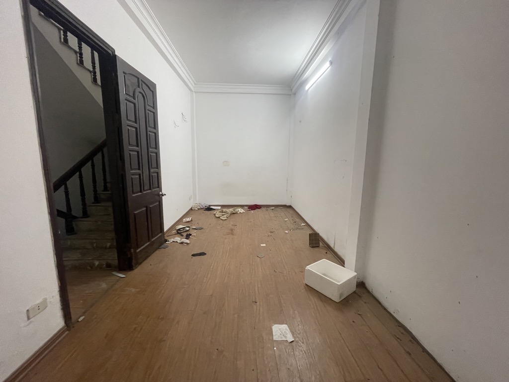 Bán nhà Đê Trần Khát Chân - diện tích 39m2 3 tầng - Nhà cách phố tầm chục mét - giá 9,3 tỷ