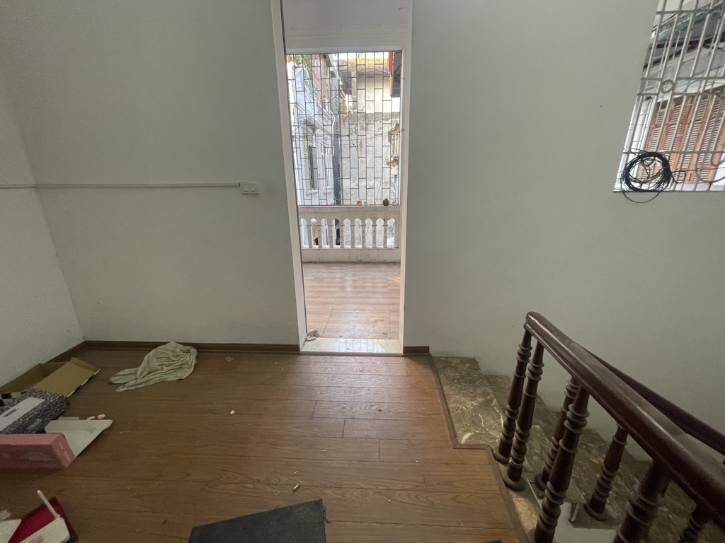 Bán nhà Đê Trần Khát Chân - diện tích 39m2 3 tầng - Nhà cách phố tầm chục mét - giá 9,3 tỷ