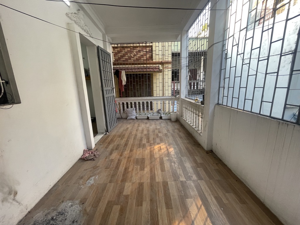 Bán nhà Đê Trần Khát Chân - diện tích 39m2 3 tầng - Nhà cách phố tầm chục mét - giá 9,3 tỷ