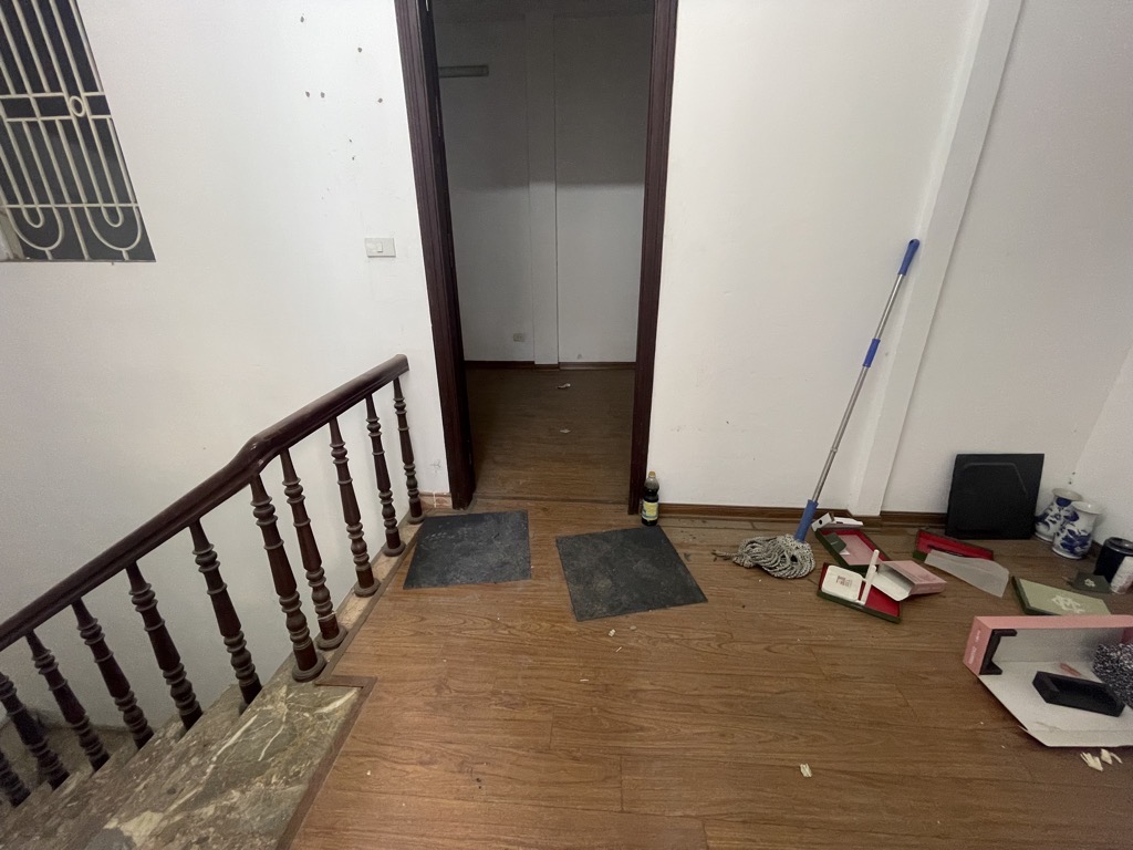 Bán nhà Đê Trần Khát Chân - diện tích 39m2 3 tầng - Nhà cách phố tầm chục mét - giá 9,3 tỷ