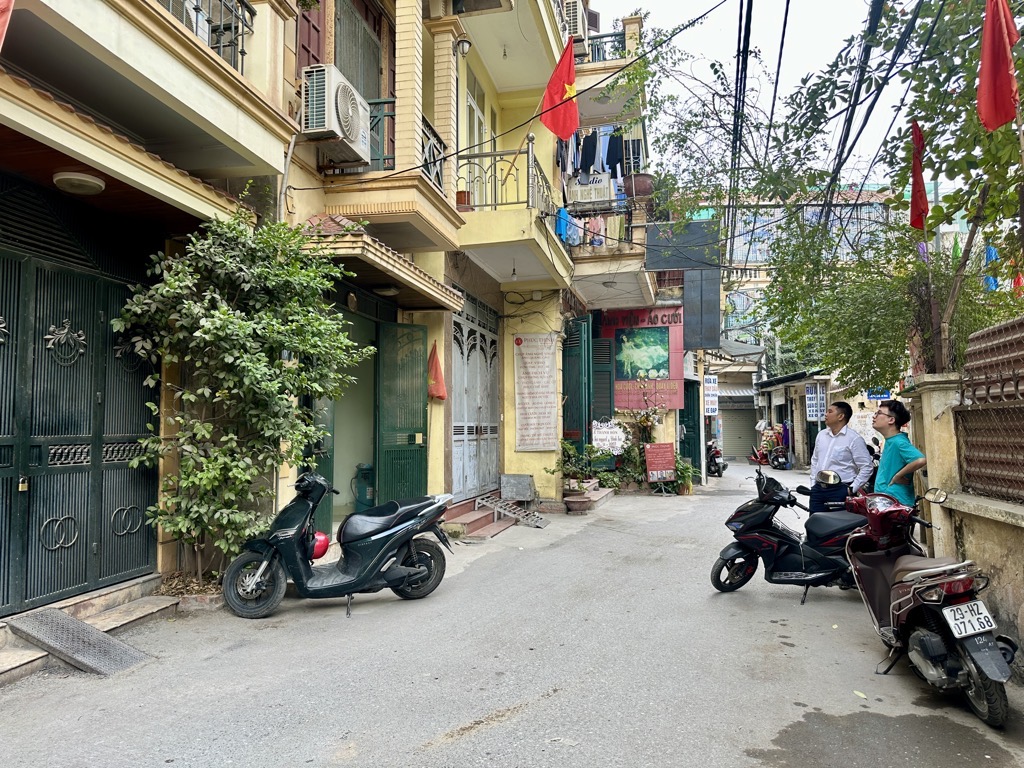 Bán nhà Hoàng Mai - diện tích 34,5m2 5 tầng - ô tô qua nhà - giá 9 tỷ