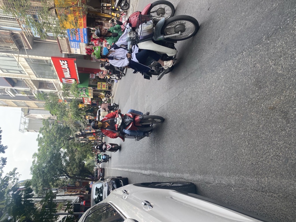 Bán nhà Lạc Trung - diện tích 33,6m2 2 tầng - Nhà 2 mặt phố - giá 14,6 tỷ