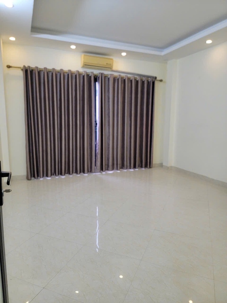 Bán nhà Lĩnh Nam - diện tích 68m2 5 tầng - Ô tô cách nhà tầm 20m - giá 13 tỷ