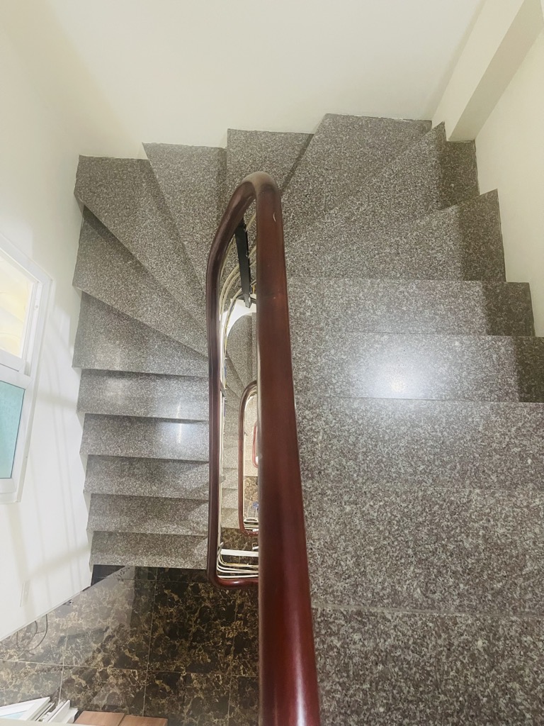 Bán nhà Ngõ Tô Hoàng - diện tích 37m2 4 tầng - Nhà đẹp về ở luôn - giá 5,4 tỷ