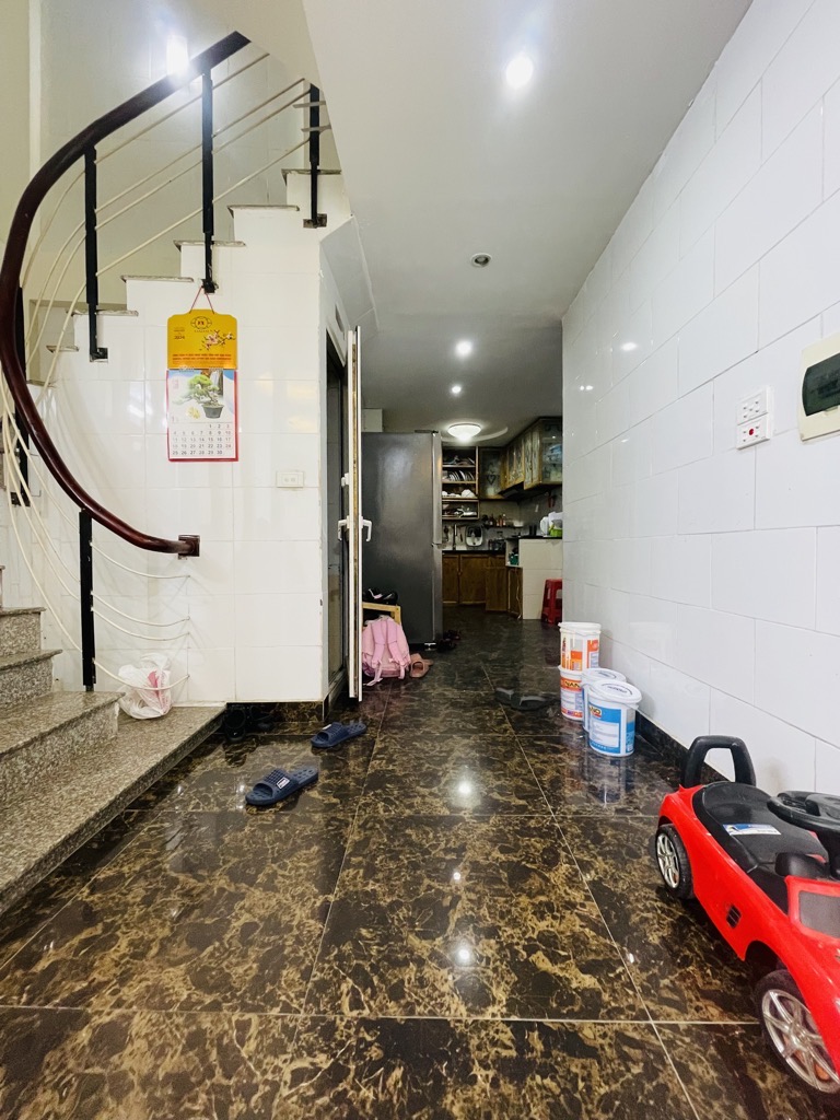Bán nhà Ngõ Tô Hoàng - diện tích 37m2 4 tầng - Nhà đẹp về ở luôn - giá 5,4 tỷ