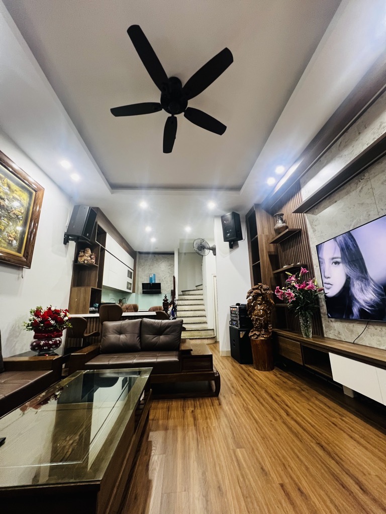 Bán nhà Đê Trần Khát Chân - diện tích 38m2 5 tầng - ô tô đỗ cửa - giá 10 tỷ