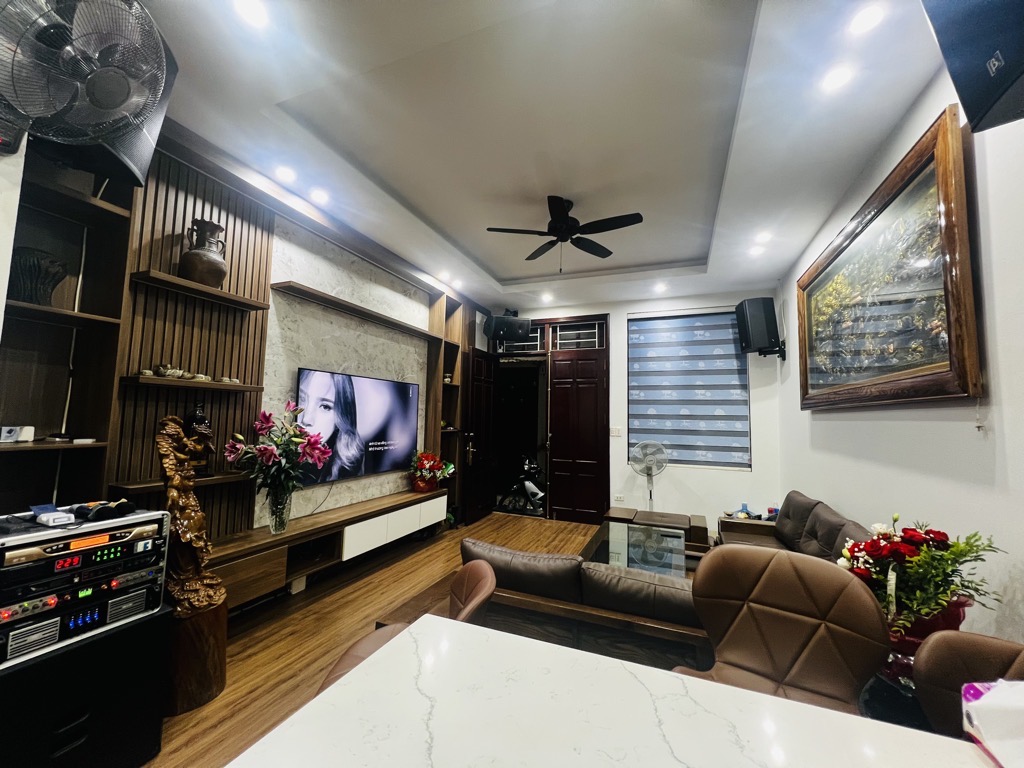 Bán nhà Đê Trần Khát Chân - diện tích 38m2 5 tầng - ô tô đỗ cửa - giá 10 tỷ