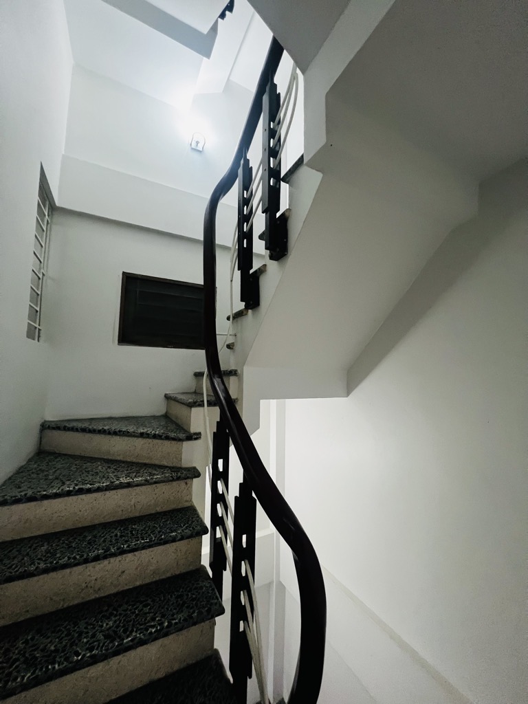 Bán nhà Đê Trần Khát Chân - diện tích 38m2 5 tầng - ô tô đỗ cửa - giá 10 tỷ