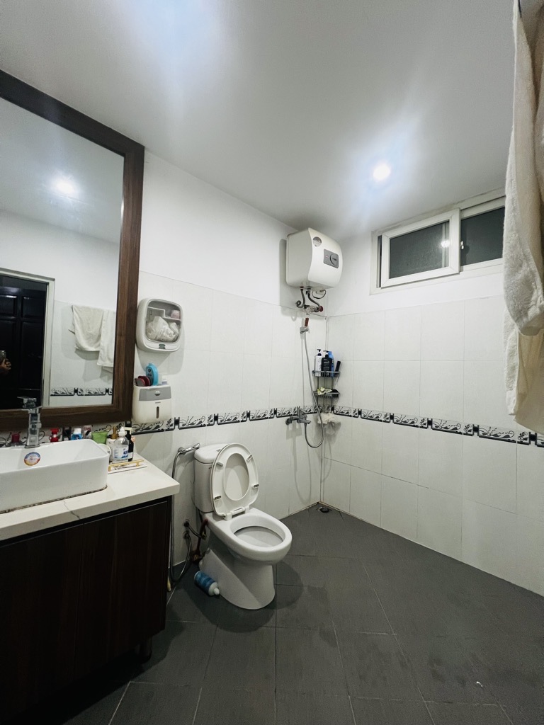 Bán nhà Đê Trần Khát Chân - diện tích 38m2 5 tầng - ô tô đỗ cửa - giá 10 tỷ