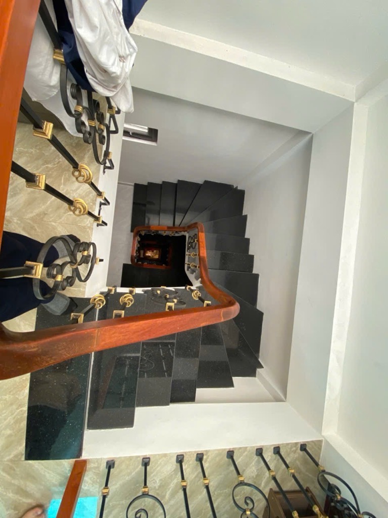 Bán nhà Trần Khát Chân - diện tích 34,5m2 5 tầng - ngõ thông - giá 9,5 tỷ