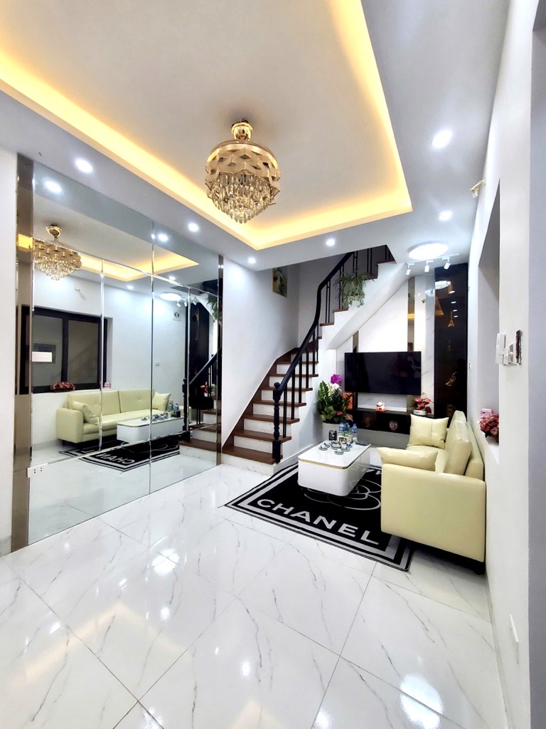 Bán nhà Lò Đúc  - 4 tầng - gần phố lớn, tiện ích đầy đủ - giá 6.35 tỷ