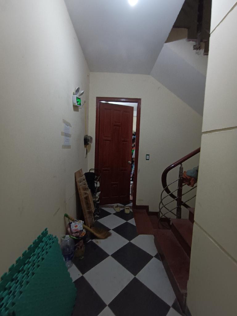 Bán nhà Định Công - diện tích 47m2 5 tầng - Nhà cách phố 15m, ngõ rộng hơn 2.5m - giá 9,6 tỷ