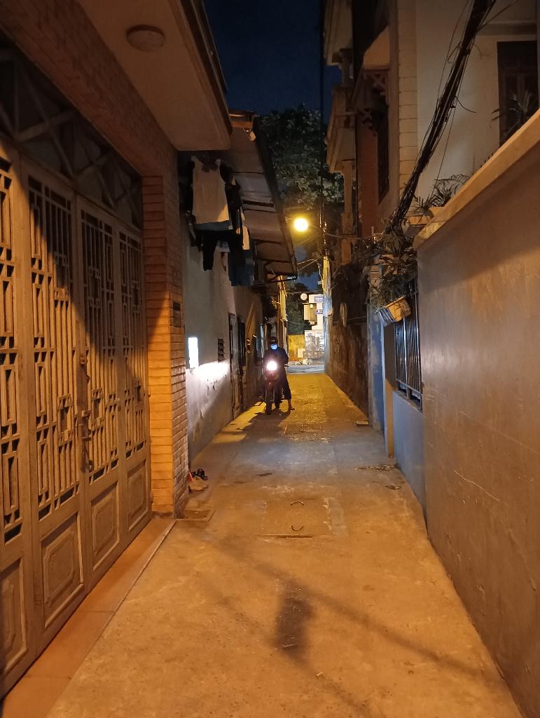 Bán nhà Định Công - diện tích 47m2 5 tầng - Nhà cách phố 15m, ngõ rộng hơn 2.5m - giá 9,6 tỷ