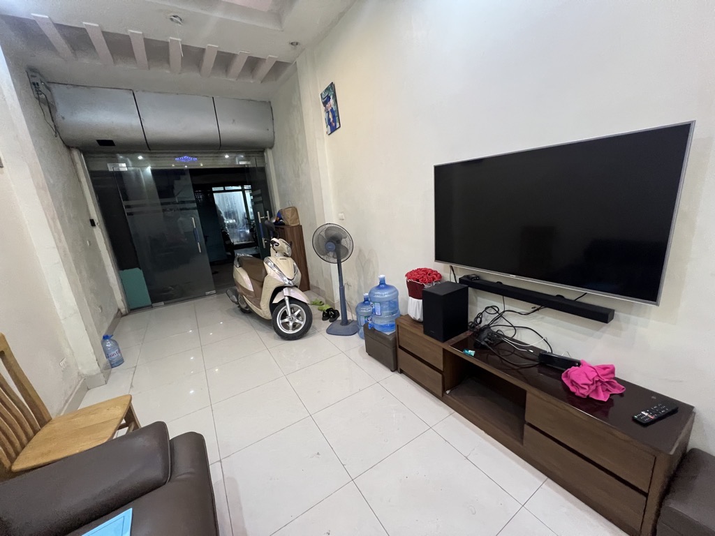 Bán nhà Đặng Văn Ngữ - diện tích 35.7m2 5 tầng - Ô tô đỗ cửa - giá 12,8 tỷ