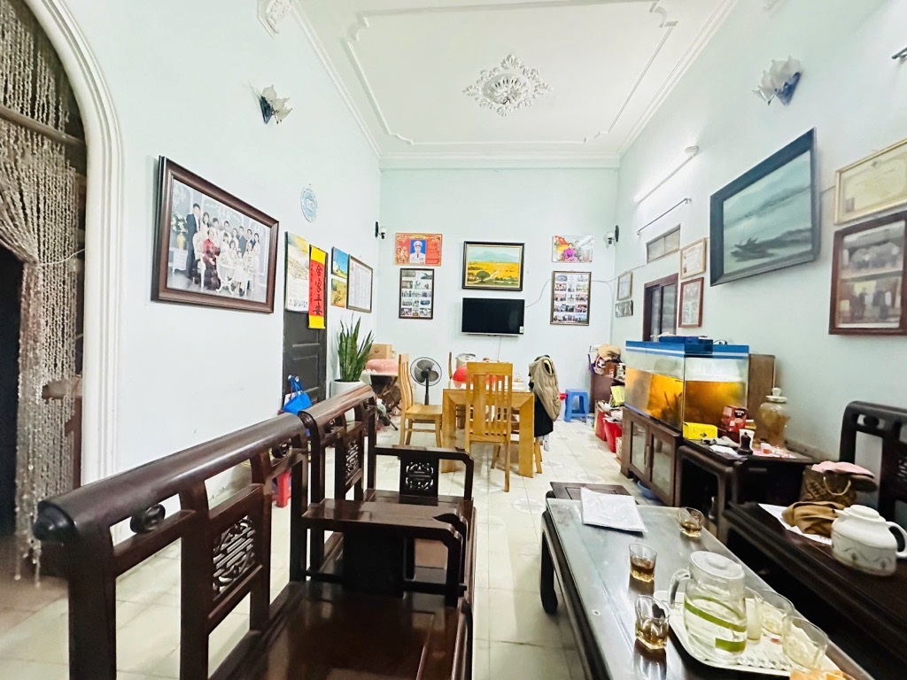 Bán nhà Giải Phóng - diện tích 52m2 4 tầng - Nhà chủ tự xây khung cột bê tông chắc chắn - giá 11,2 tỷ