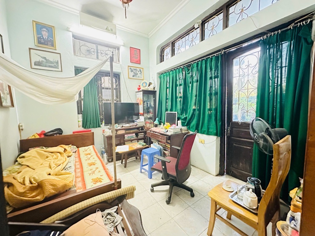 Bán nhà Giải Phóng - diện tích 52m2 4 tầng - Nhà chủ tự xây khung cột bê tông chắc chắn - giá 11,2 tỷ