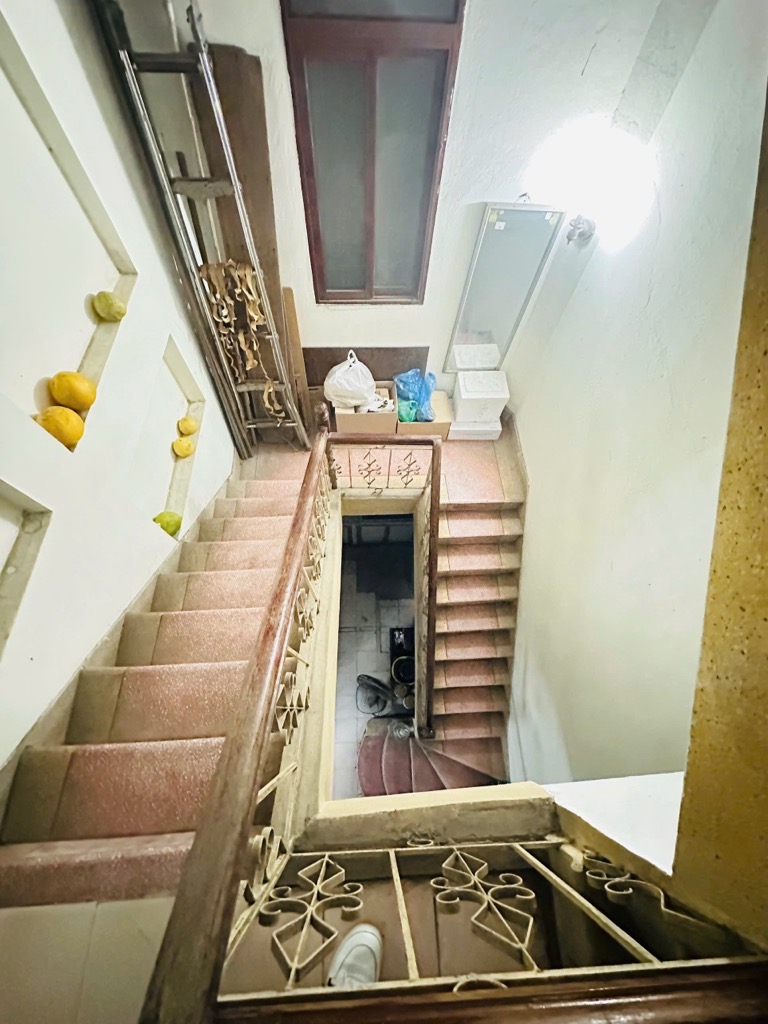 Bán nhà Giải Phóng - diện tích 52m2 4 tầng - Nhà chủ tự xây khung cột bê tông chắc chắn - giá 11,2 tỷ