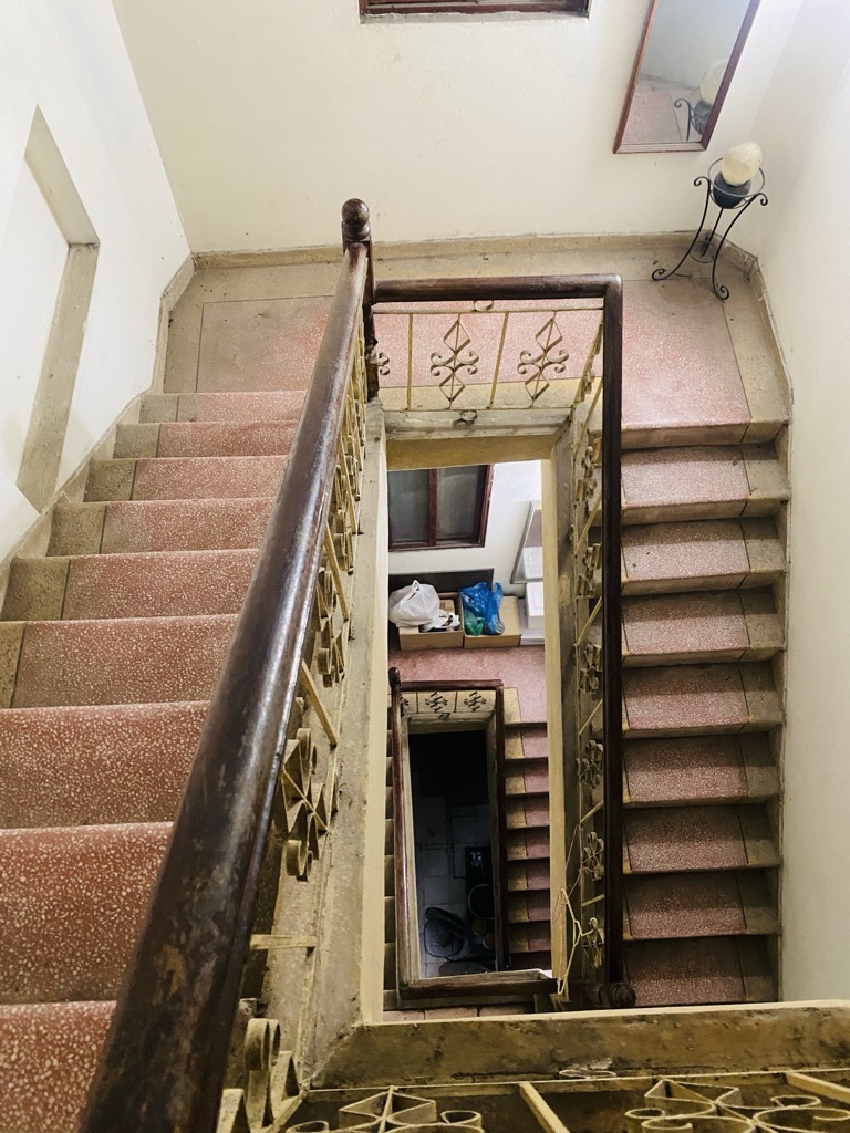 Bán nhà Giải Phóng - diện tích 52m2 4 tầng - Nhà chủ tự xây khung cột bê tông chắc chắn - giá 11,2 tỷ