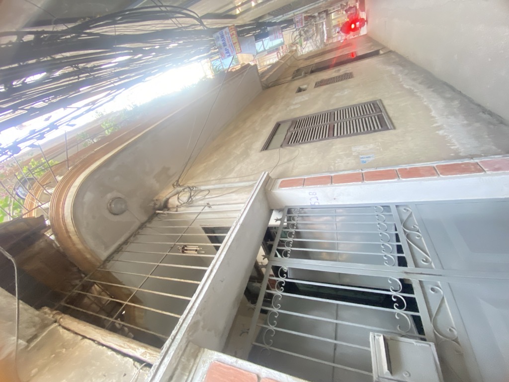 Bán nhà Giải Phóng - diện tích 52m2 4 tầng - Nhà chủ tự xây khung cột bê tông chắc chắn - giá 11,2 tỷ