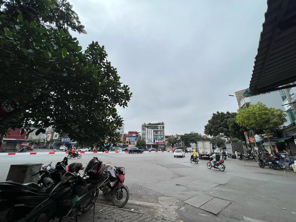 Bán nhà Lương Yên - diện tích 47.7m2 4 tầng - Nhà dân xây, ngõ chung chỉ có nhà bán - giá 10,5 tỷ