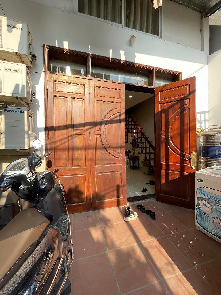 Bán nhà Nguyễn Khoái - diện tích 50m2 2 tầng - Ô TÔ 50M - giá 7,5 tỷ