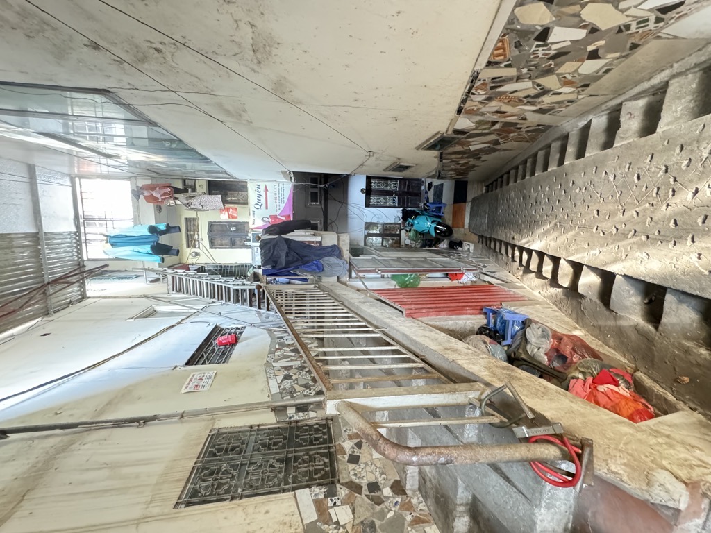 Bán nhà Đê Trần Khát Chân - diện tích 94,6m2 3 tầng - ô tô tránh - giá 23,6 tỷ