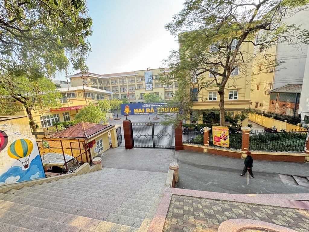 Bán nhà Đê Trần Khát Chân - diện tích 94,6m2 3 tầng - ô tô tránh - giá 23,6 tỷ