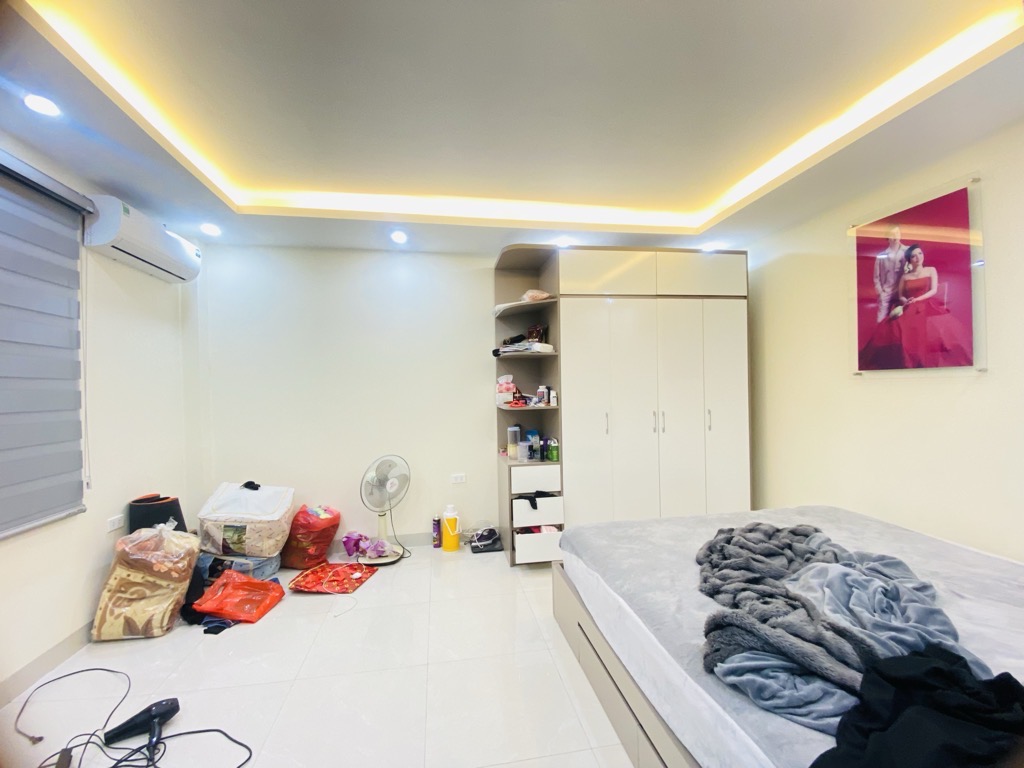 Bán nhà Định Công Thượng - diện tích 72.2m2 4 tầng - Nhà lô góc mới xây ở luôn - giá 8,6 tỷ