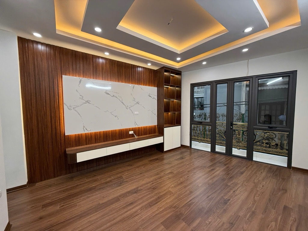 Bán nhà Nguyễn Chính - diện tích 38m2 5 tầng - ô tô tránh - giá 9,5 tỷ