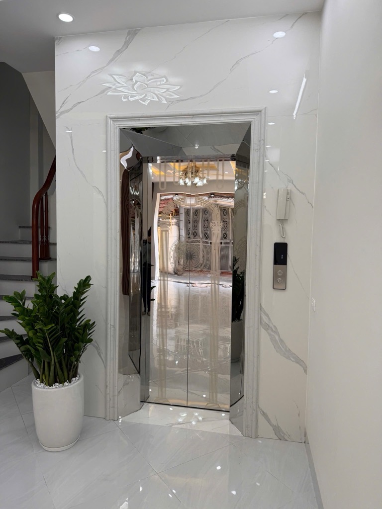 Bán nhà Nguyễn Chính - diện tích 38m2 5 tầng - ô tô tránh - giá 9,5 tỷ