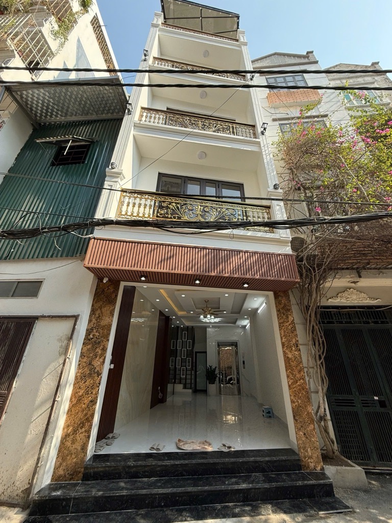Bán nhà Nguyễn Chính - diện tích 38m2 5 tầng - ô tô tránh - giá 9,5 tỷ