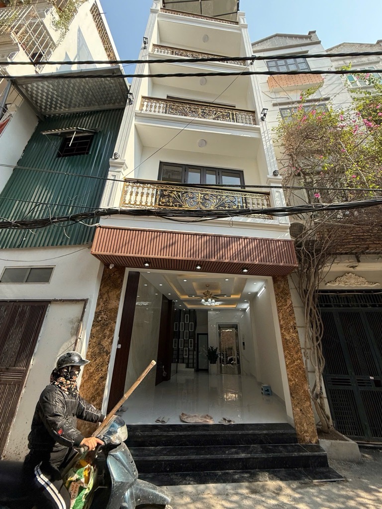 Bán nhà Nguyễn Chính - diện tích 38m2 5 tầng - ô tô tránh - giá 9,5 tỷ